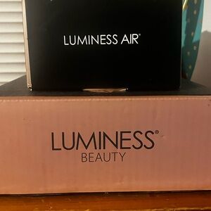 Luminess Beauty Air Kit in Black and Pink